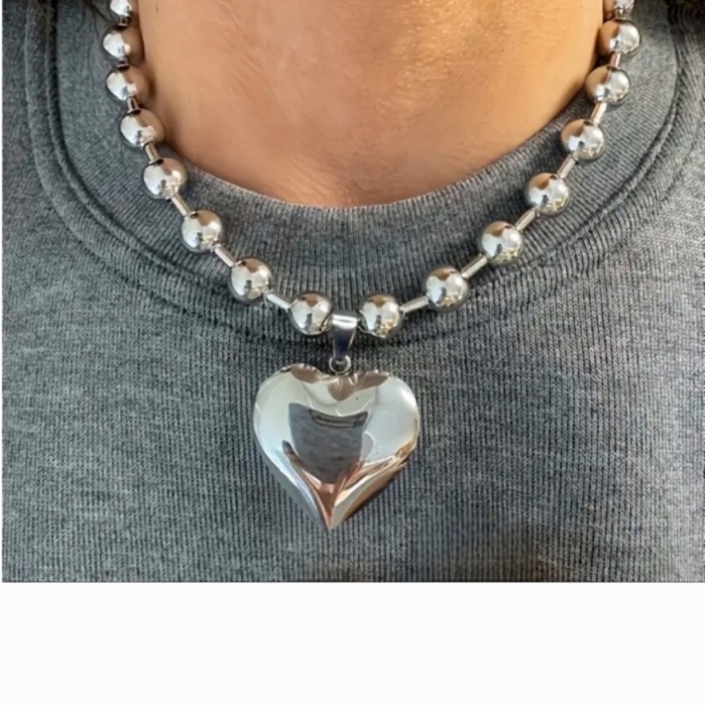NWOT Zara Silver Puffy Heart Necklace